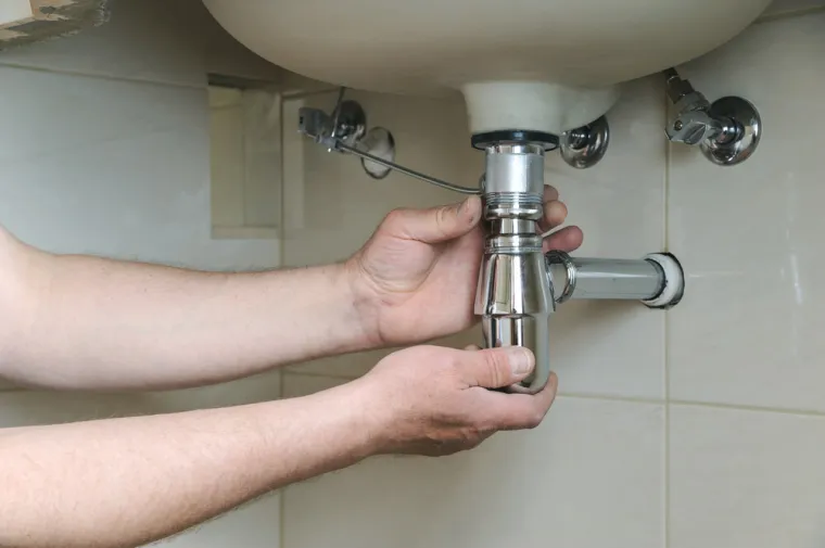 Comment raccorder un siphon à l'évacuation, Ajaccio, Monsieur Philippe Riou